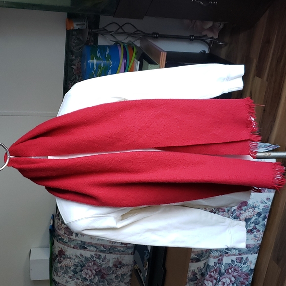 Bing Hua Acrylic Scarf - Picture 3 of 3